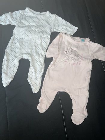 Lot de 2 pyjama taille 1 mois