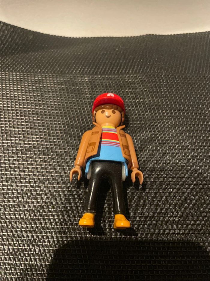 Playmobil figurine homme avec casquette rouge  pièces détachées - photo numéro 2