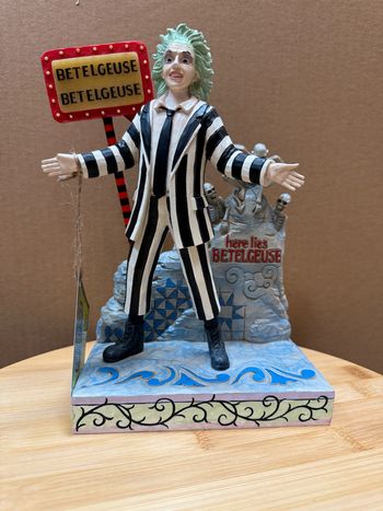 Figurine Lumineuse Beetlejuice sur sa Tombe – Jim Shore Officielle