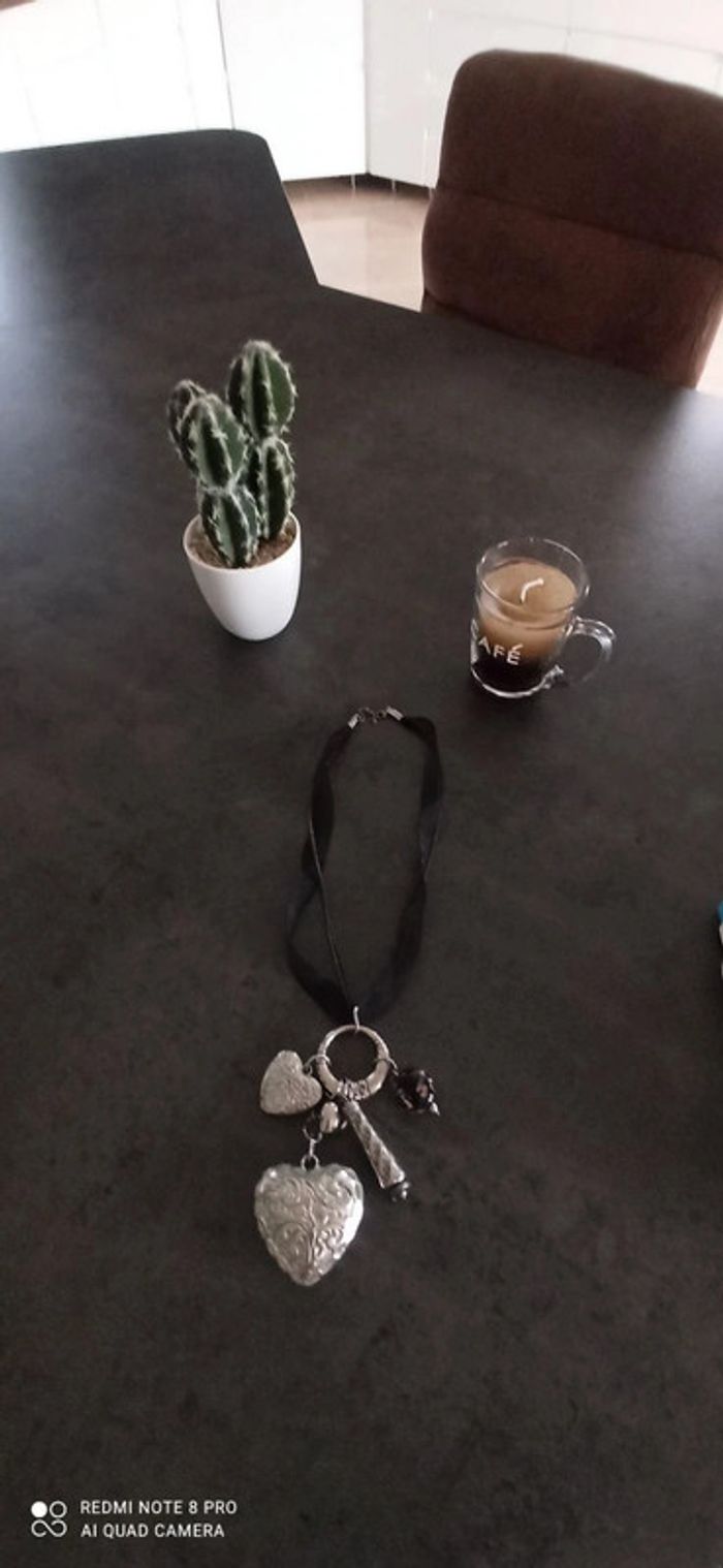 Collier sautoir fantaisie à lacet noir et argent