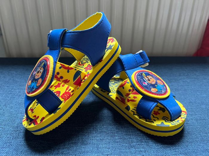 Claquettes / sandalettes / nu-pieds garçon pat patrouille - pointure 25 neuves