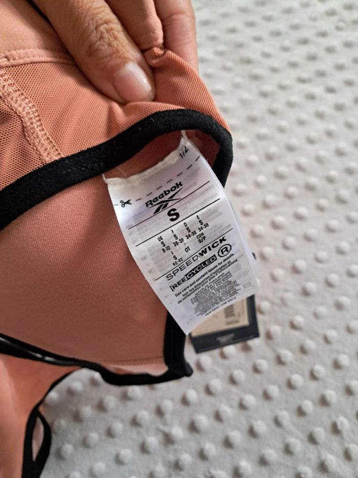 Brassière Reebok taille S neuve - photo numéro 3