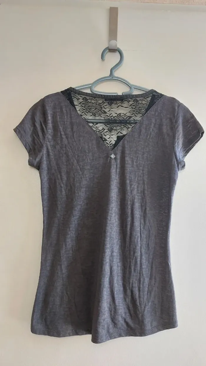 T-shirt BONOBO taille S ou 36 - photo numéro 3