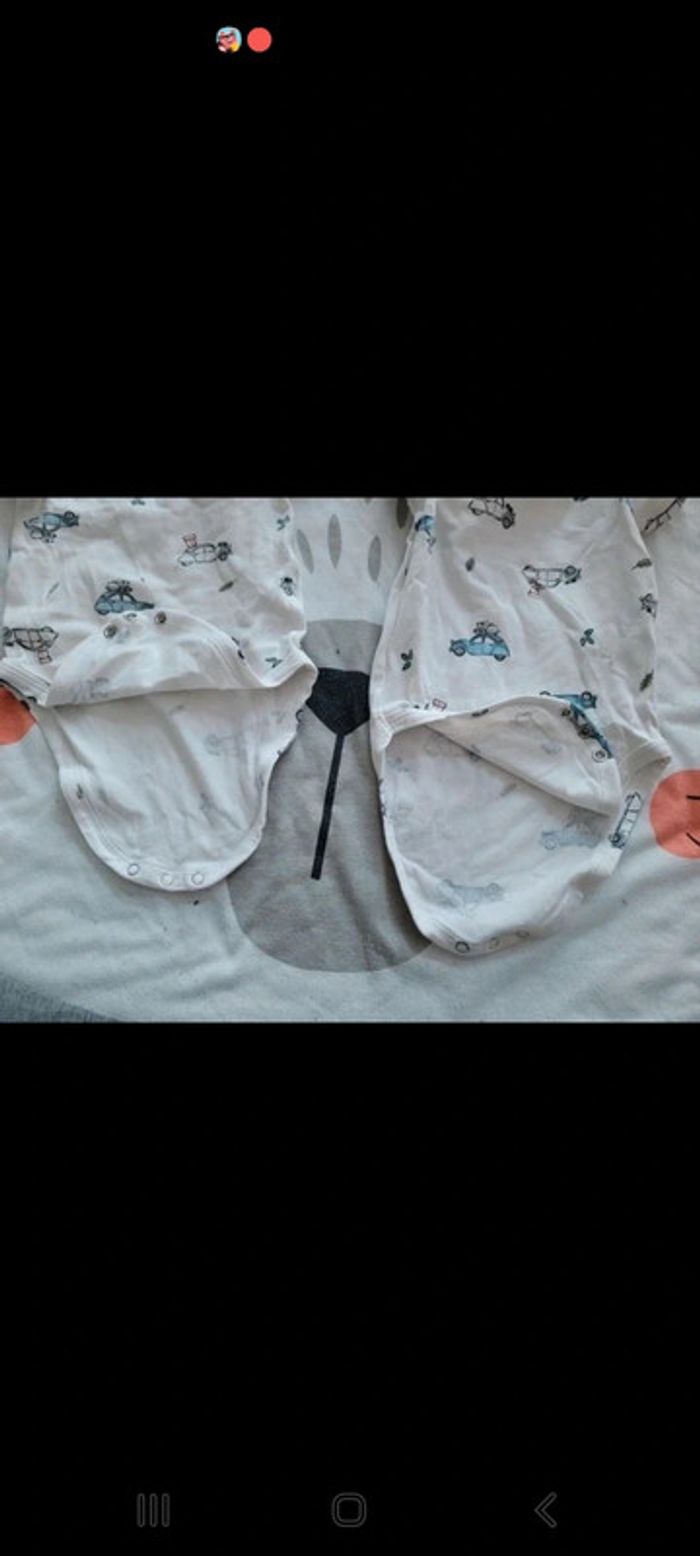 2 bodies à manches courtes 62/68 cm - photo numéro 3