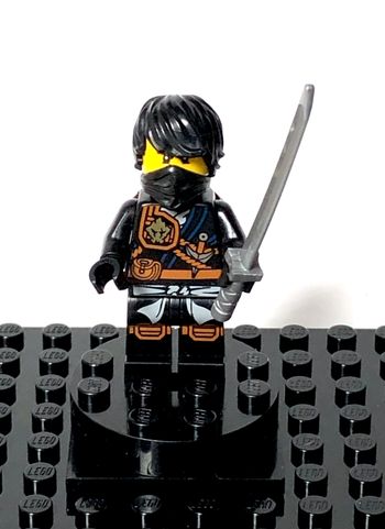 LEGO Ninjago Skybound - Cole, kneepads, scabbard