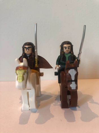 Figurine type lego Roi Elrond et un soldat à cheval. le seigneur des anneaux/Hobbit