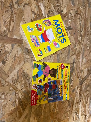 Livre avec autocollant