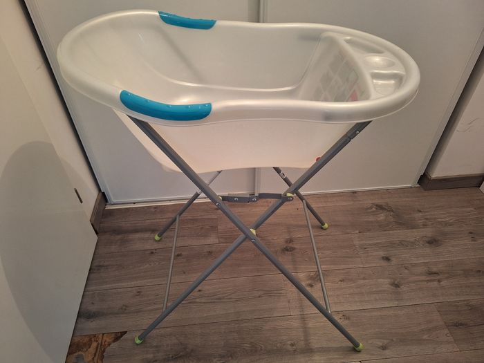 Baignoire bébé avec support pliable-Badabulle (bon état)
