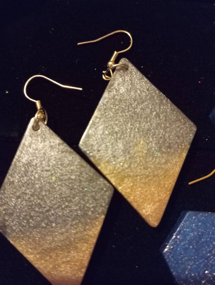 Lot de boucles d'oreilles en résine - photo numéro 2