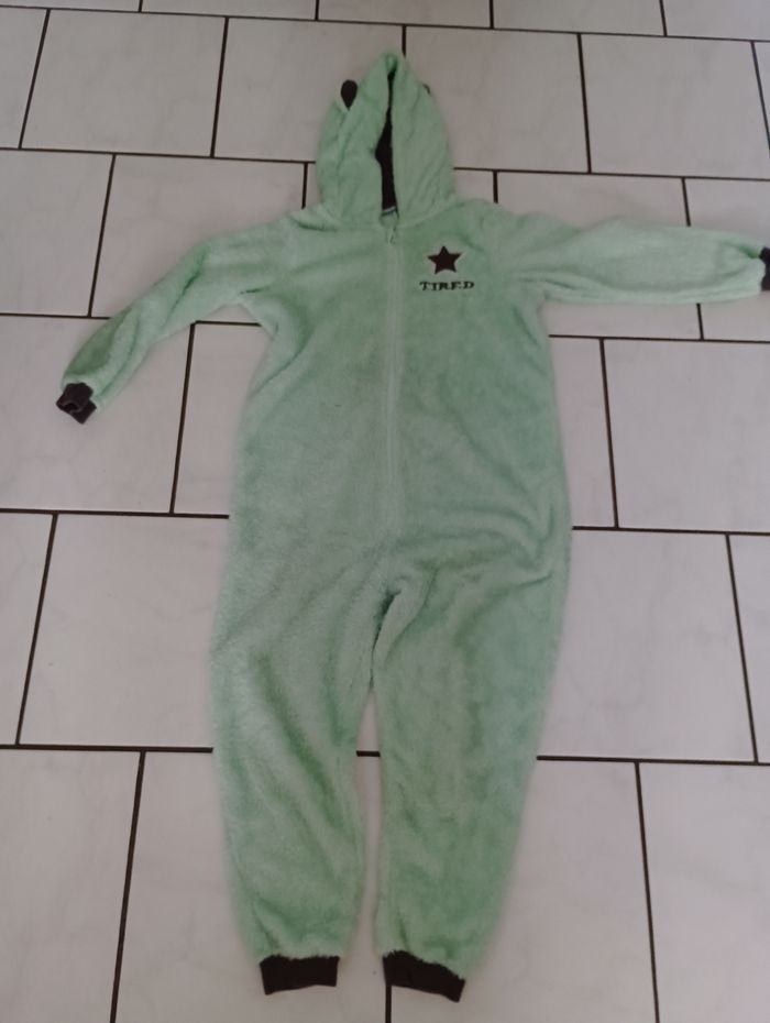 Pyjama une pièce 8/10