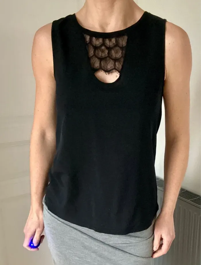 Magnifique petit haut en dentelle – Naf Naf, Taille 36 (S) - photo numéro 3