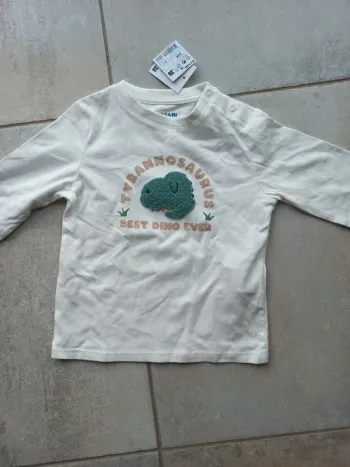 Tee-shirt manches longues Kiabi neuf 24 mois