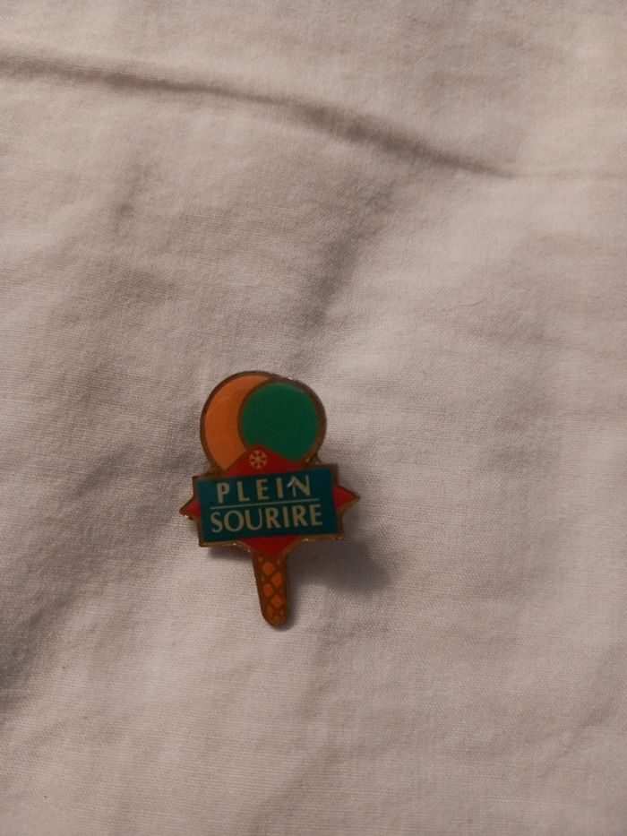 Pin's Plein sourire