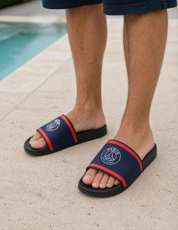 Sandales de bain PSG Nike taille 38 - photo numéro 1