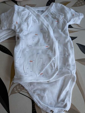 Lot 3 body bébé 1 mois