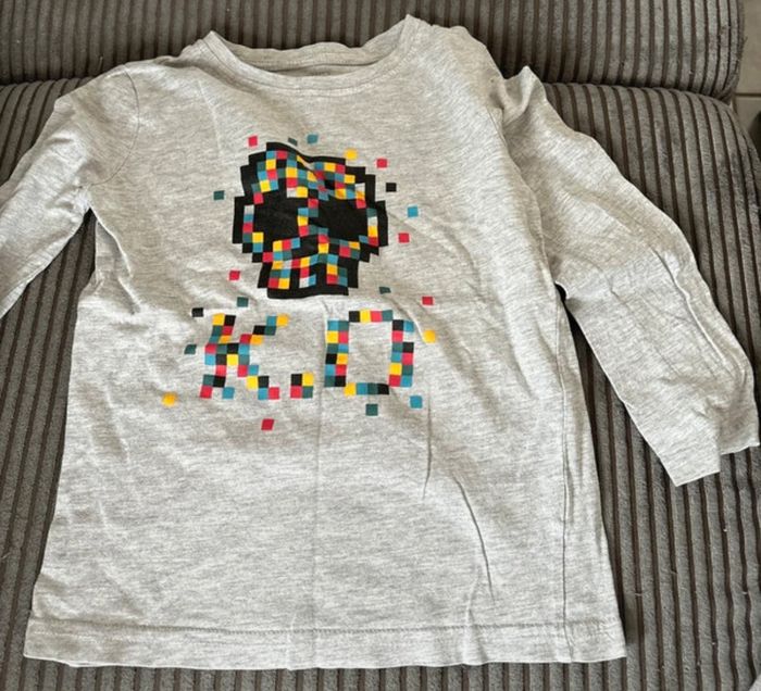T-shirt manches longues Primark – Taille 5/6 ans - 2€ - photo numéro 2
