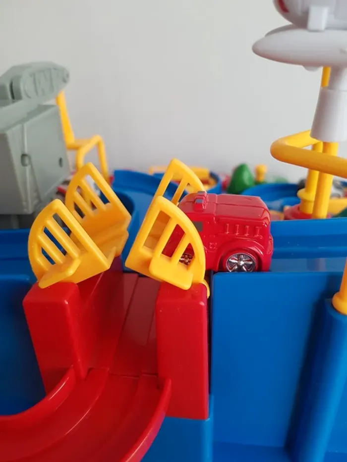 Jeu rescue city circuit fermé de petites voitures - photo numéro 10