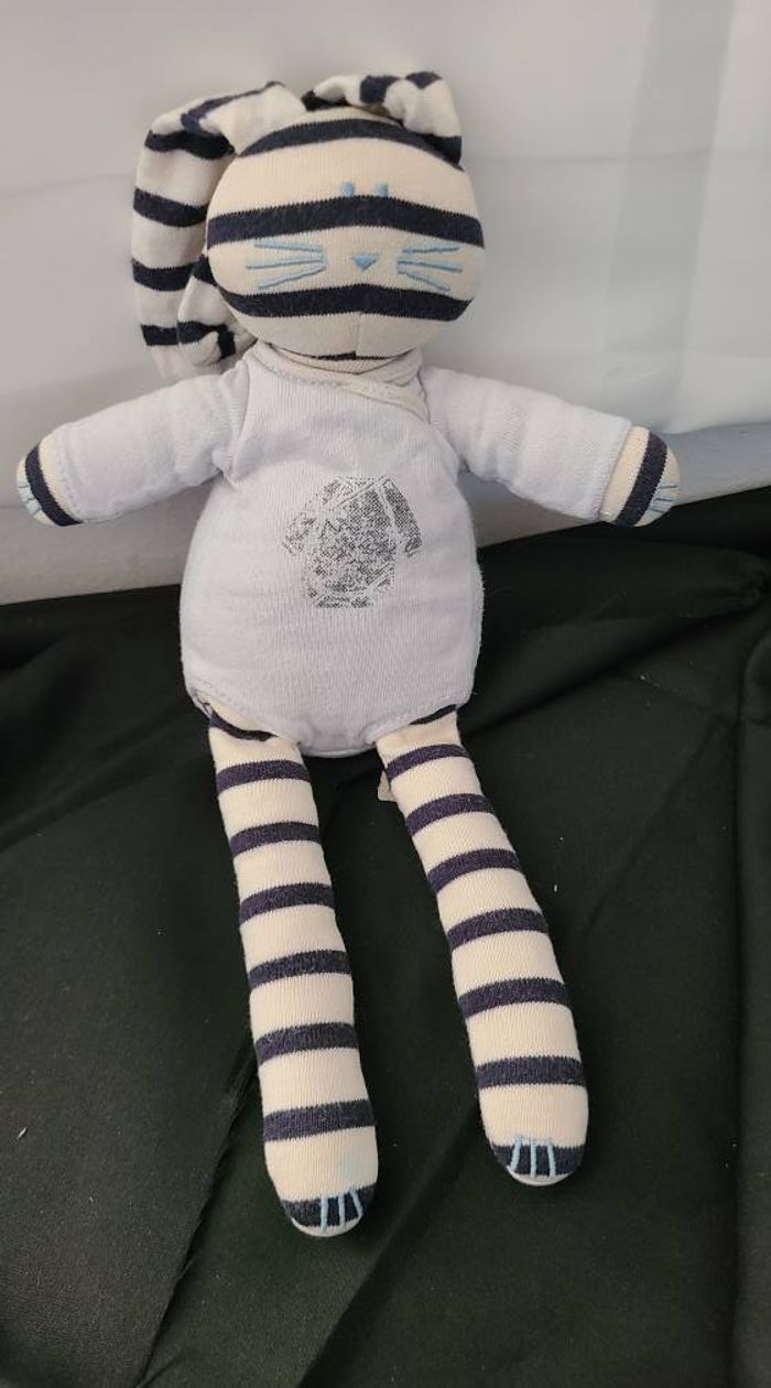Doudou tissu Lapin Rayures T shirt bleu - PETIT BATEAU - H 25 cm - photo numéro 3