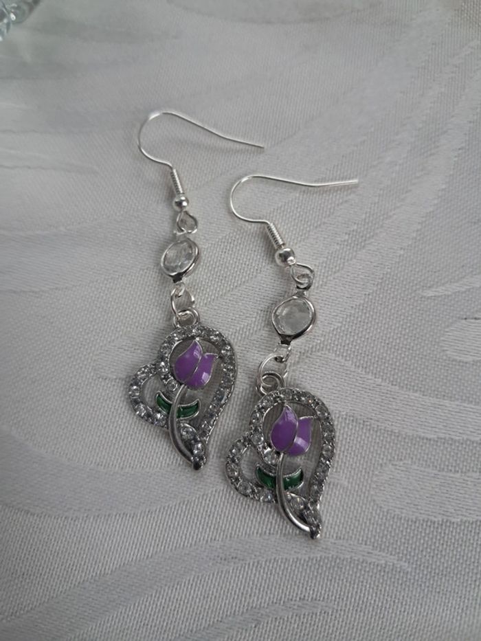 Boucle d'oreille coeur violet