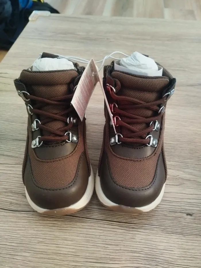 Paire de chaussures montantes marron neuves 23 - photo numéro 2