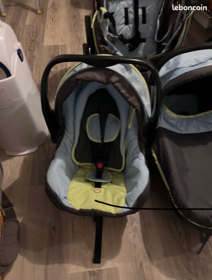 Lot poussette simple avec cosy + nacelle - 40 € - photo numéro 2