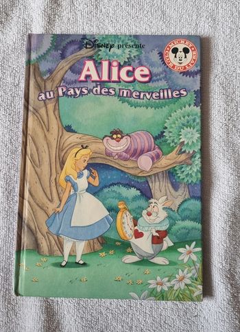 Livre disney Alice