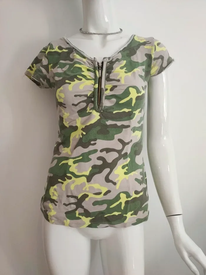 T-shirt motif camouflage, jaune/kaki/gris
