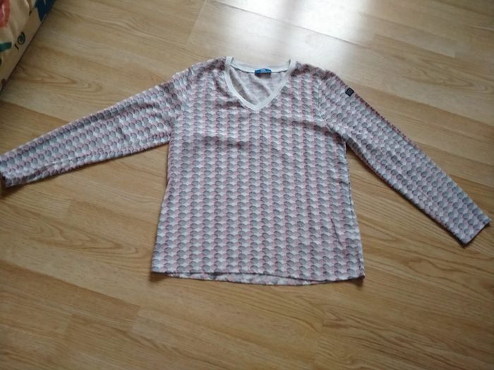 Haut manches longues TBS . Femme.
Neuf.
Taille 40 - photo numéro 2