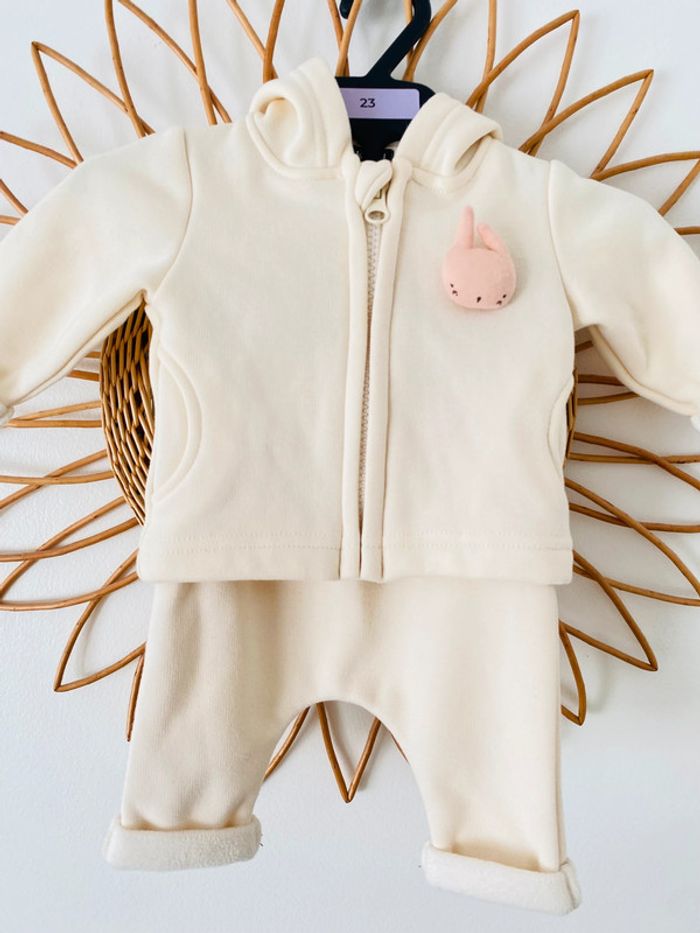 Ensemble sweat & pantalon Kiabi 1 mois - photo numéro 2