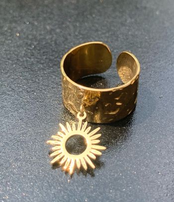 Jolie bague soleil réglable et neuve