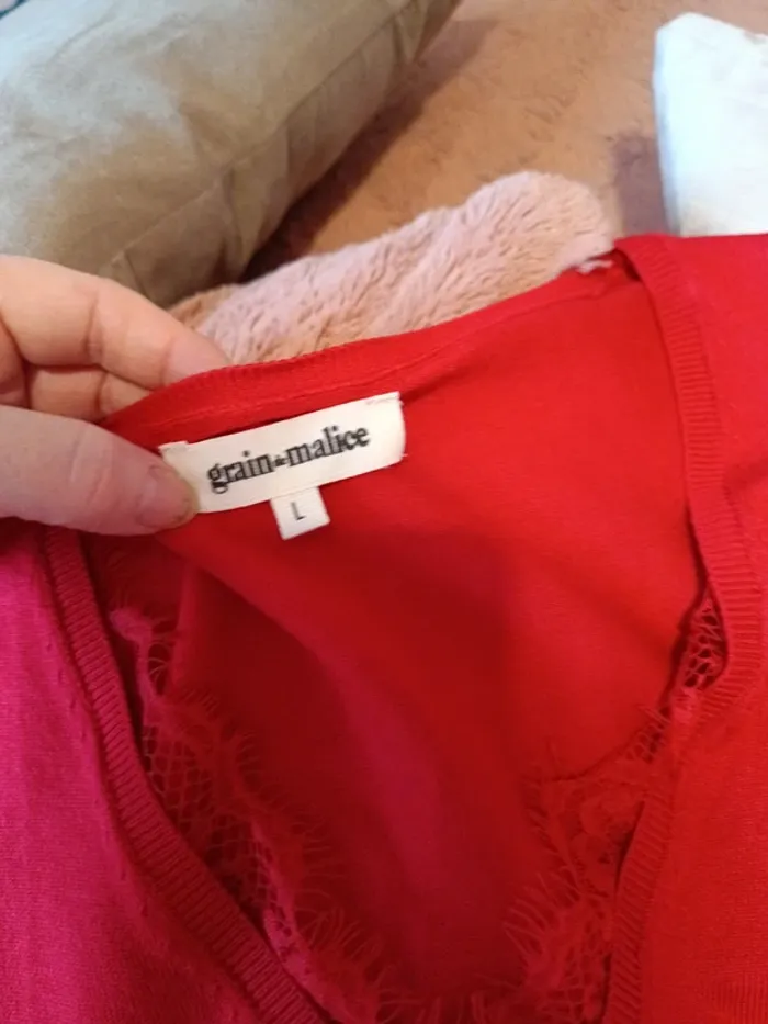 Pull col V dentelle rouge femme - photo numéro 3