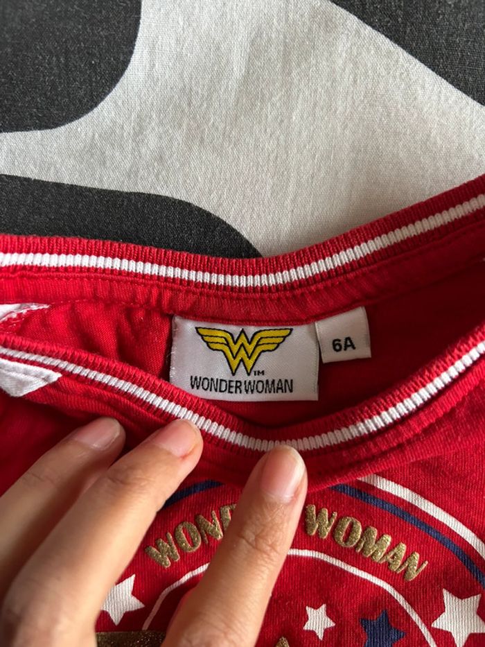 Haut / tee shirt wonder woman 6 ans - photo numéro 2