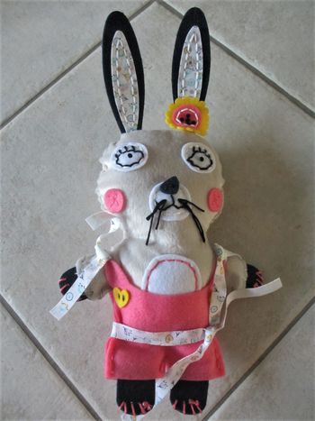 Peluche lapin cousue manuellement 31,5 cm