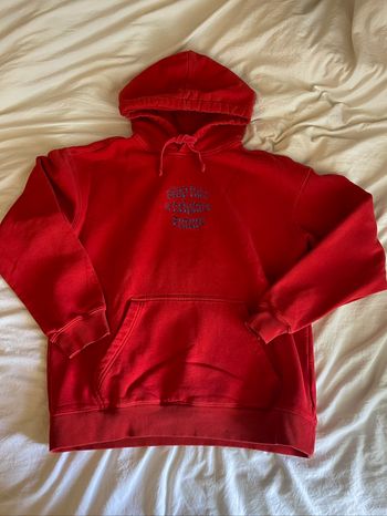 Sweat à capuche brodé