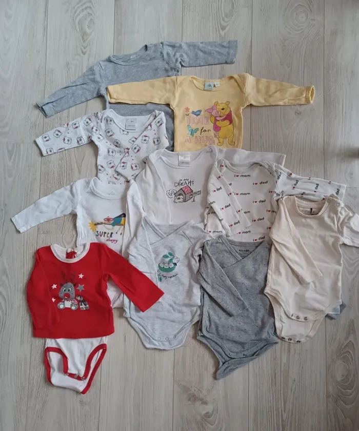 Lots de 10 bodies 6 mois