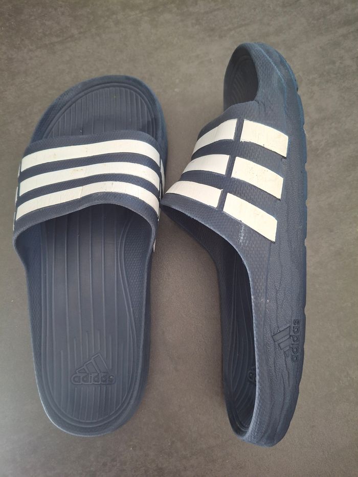 Claquettes Adidas bleu taille 7 40 - photo numéro 2