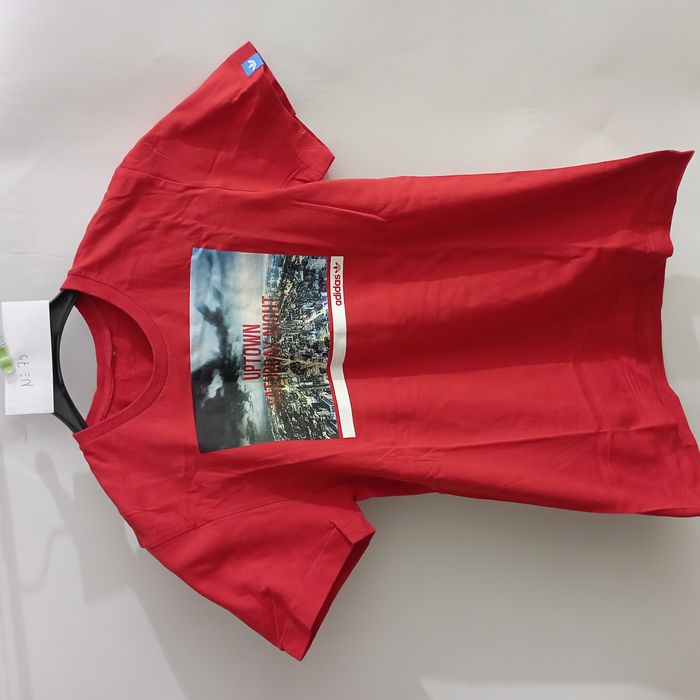 t-shirt rouge rouge "Adidas" abimé au col étiquette 12ans - photo numéro 2