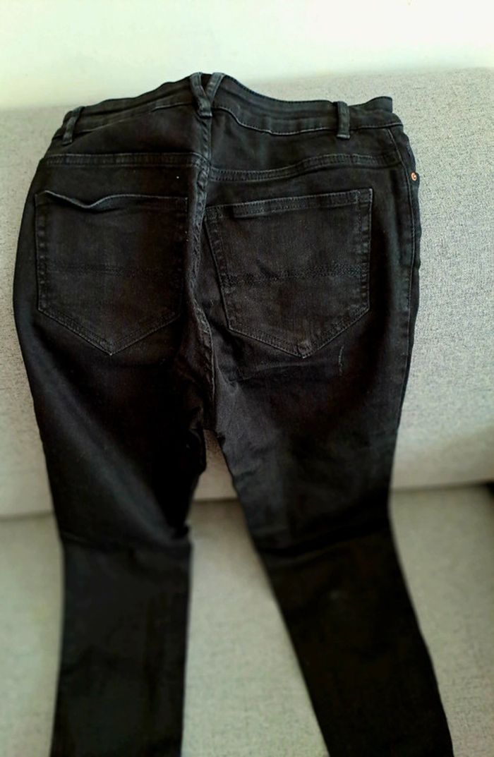 Jean noir troué taille 36 - photo numéro 3