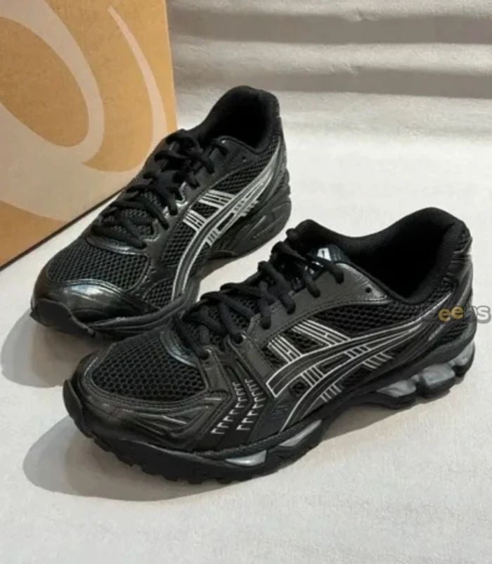 Asics Gel-Kayano 14 Taille 40 - photo numéro 1