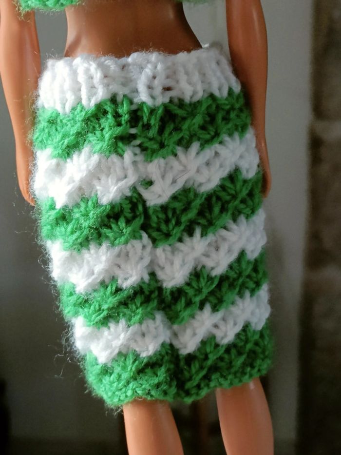Tenue verte et blanche pour poupée barbie - photo numéro 3
