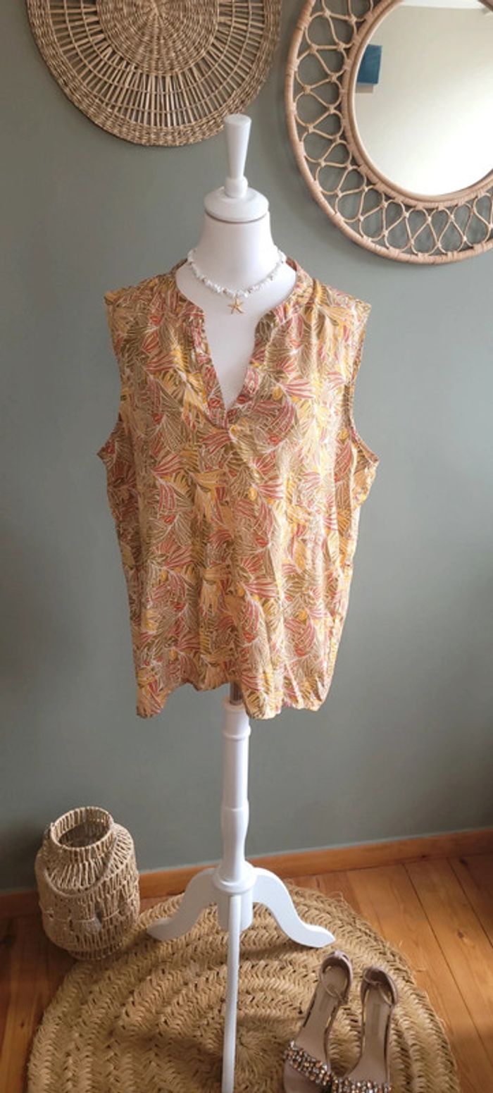 Jolie blouse légère sans manches Taille 46