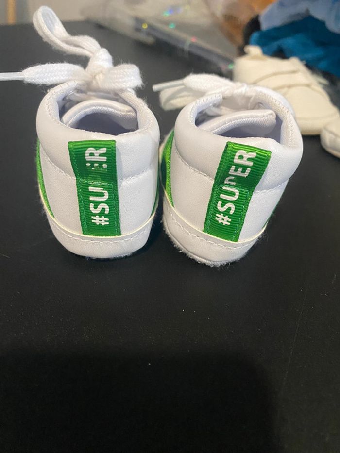 Basket blanche et verte - photo numéro 3