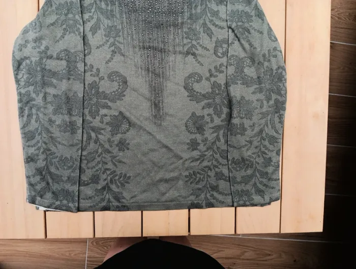 Haut mona taille 44 avec brillant - photo numéro 5