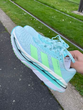 Chaussures adidas neuf avec étiquette et facture