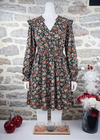 Robe fleurie romantique verte et multicolore Femme taille 52 marque Boohoo 🪷