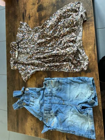 Lot de salopette / robe fille 4 ans