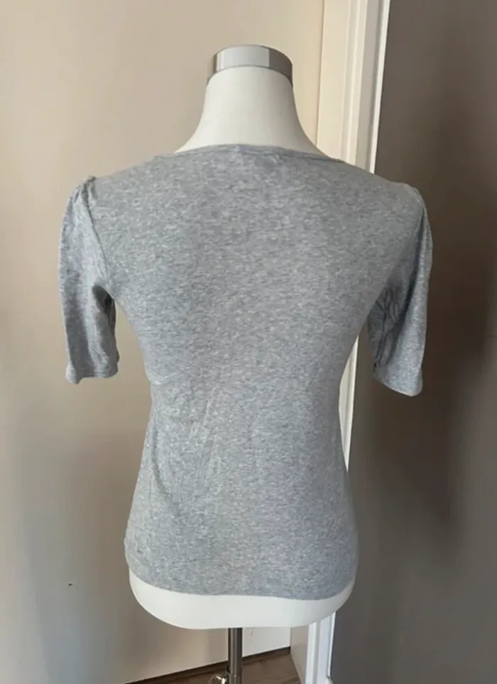 Lacoste, T-shirt, femme gris, taille 38 Excellent état - photo numéro 2