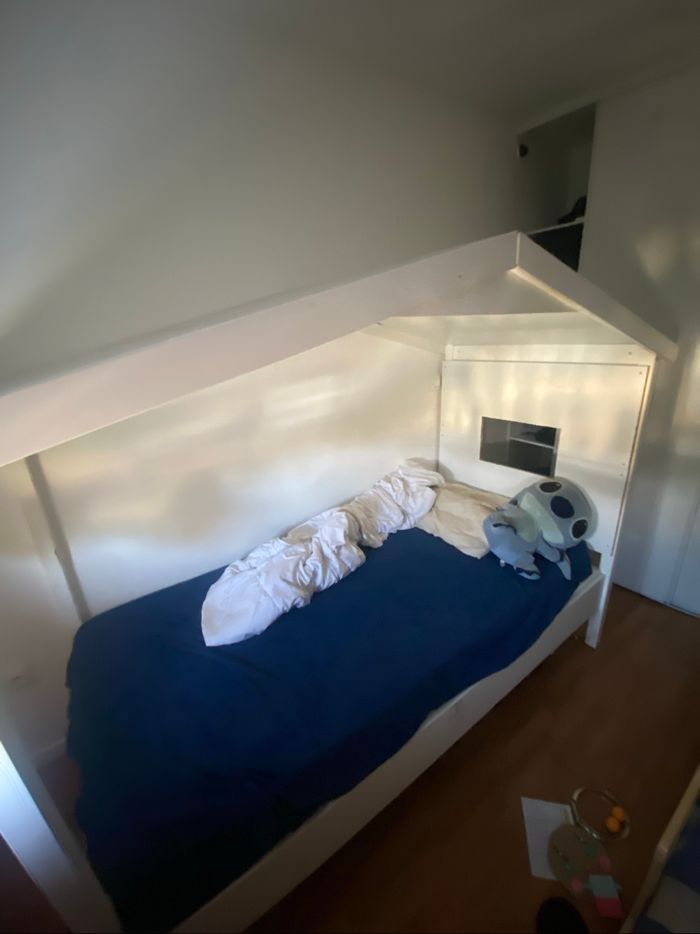 Lit en forme de maison - photo numéro 3