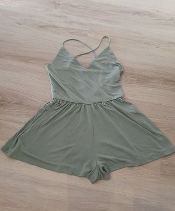 Jolie combinaison courte vert kaki forever 21