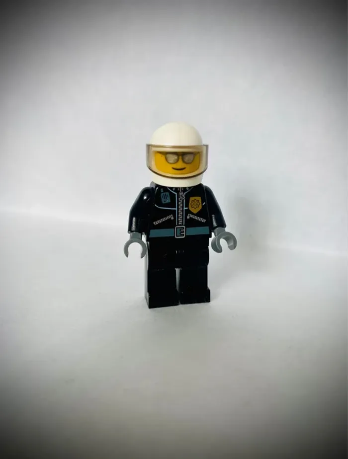 Minifigurine LEGO City cty0027 - Policier - Très bon état - photo numéro 2
